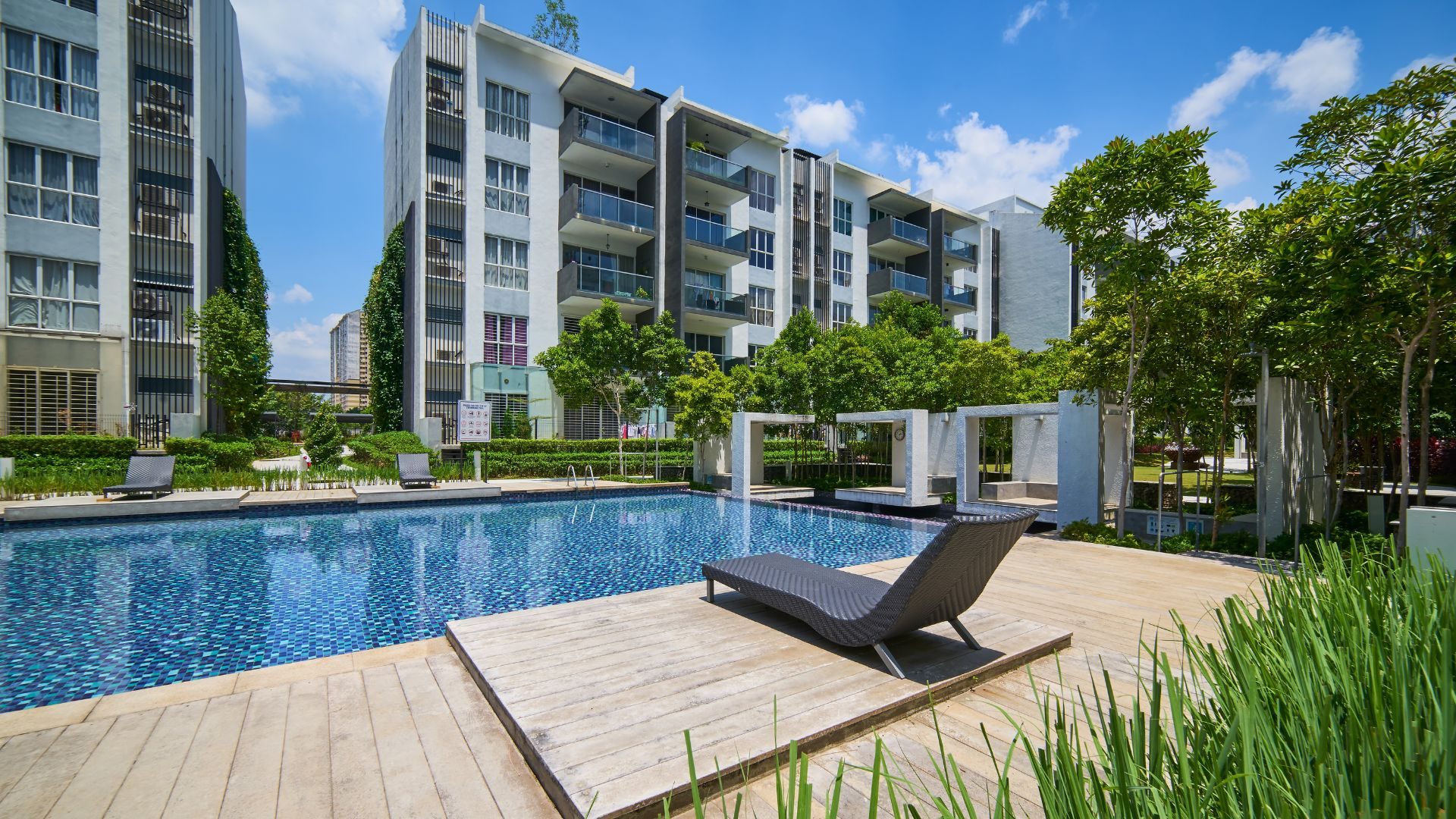 Apartment amenities and beautiful pool